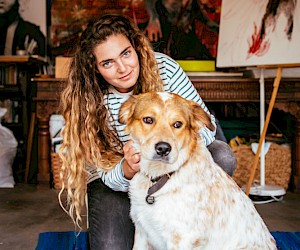 Cornelia's dog Jake often paid Helena a visit while she was drawing and painting (Photo: Michael Orth)