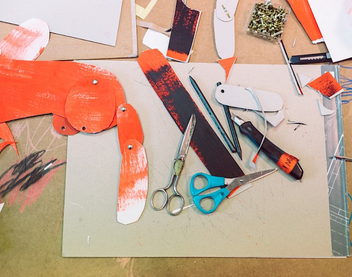 Inga making a cardboard fox for Cornelia (Photo: Michael Orth)