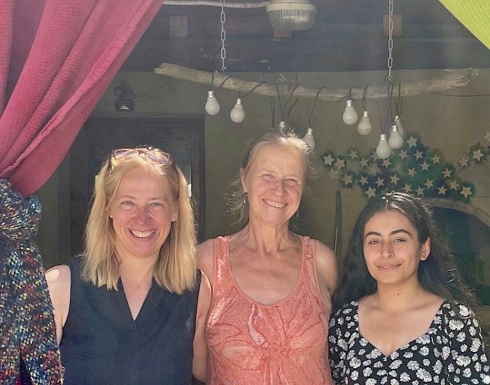Hyvin and her tutor Birgit Albers together with Cornelia at Volterra